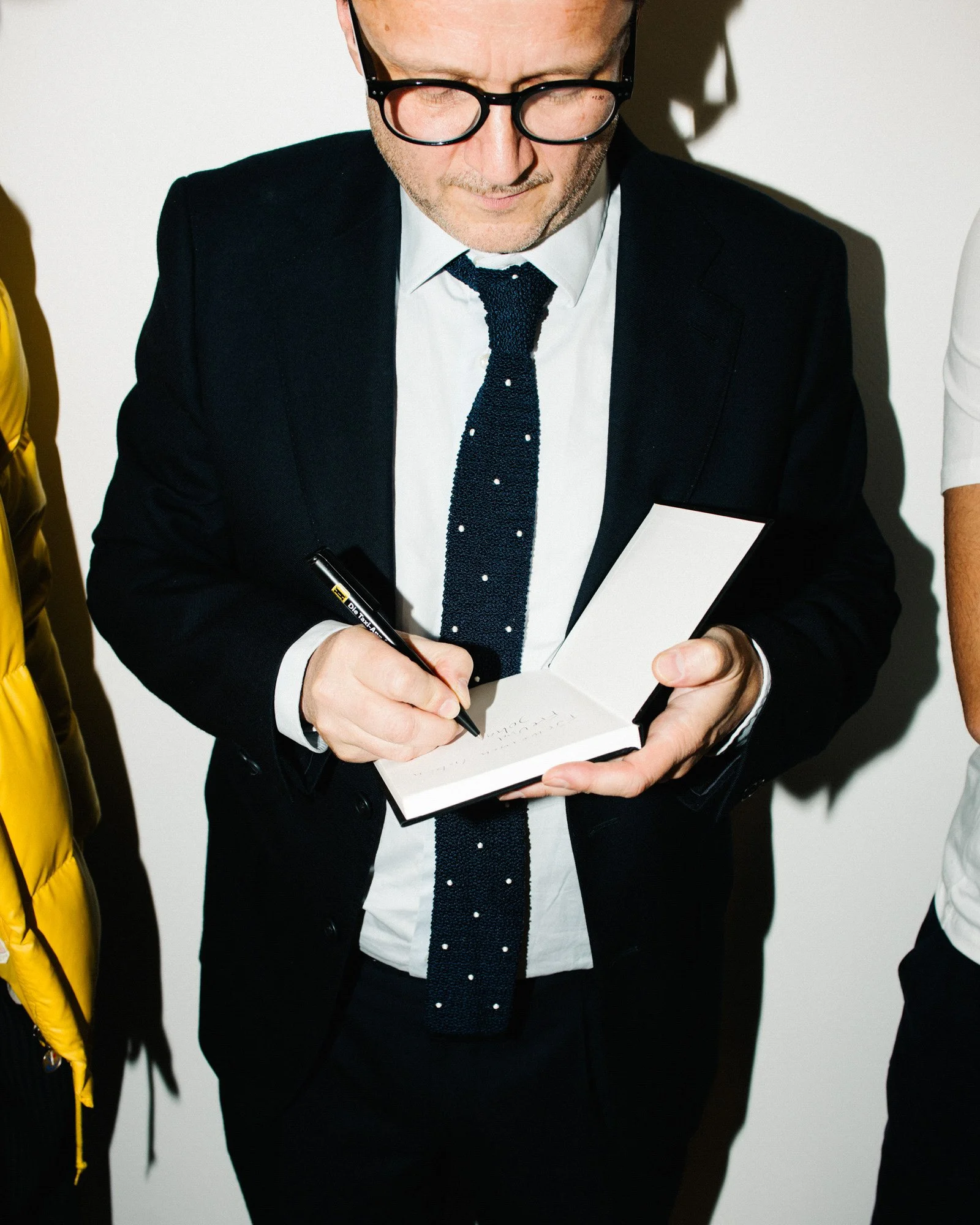 event-photography-berlin-guest-portrait-candid-moment-till.jpg