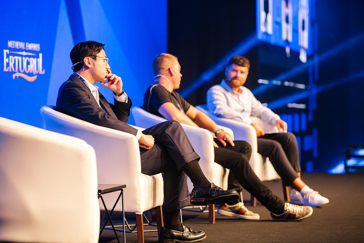 conference-photography-istanbul-panel-discussion-blockchain-event-ece.jpg