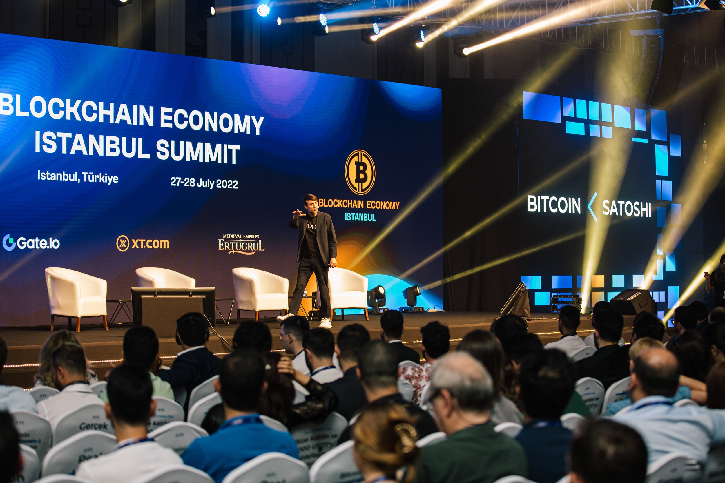 conference-photography-istanbul-keynote-speaker-blockchain-summit-ece.jpg