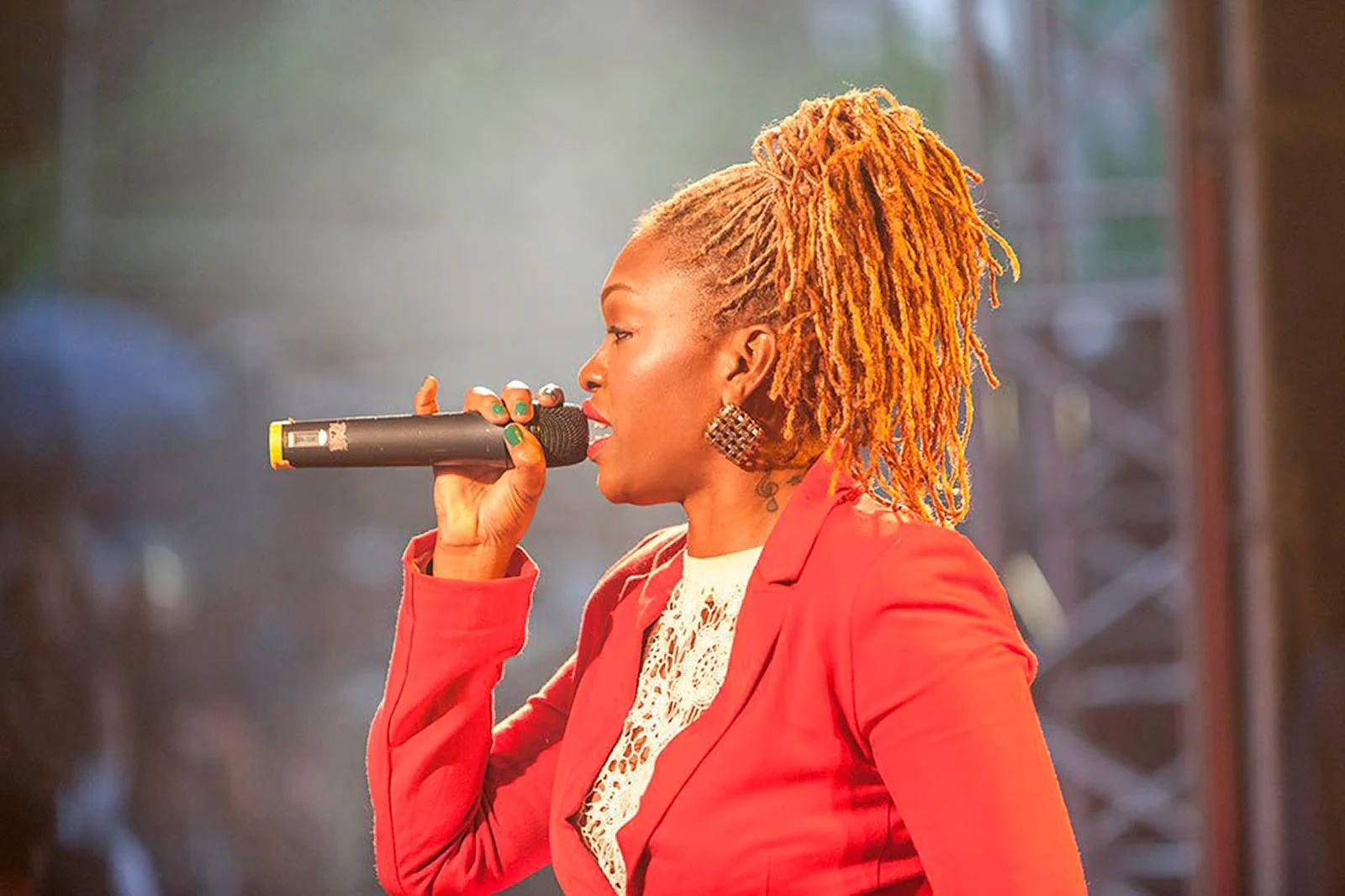 event-photography-hamburg-live-vocal-performance-stage-marcus.jpg