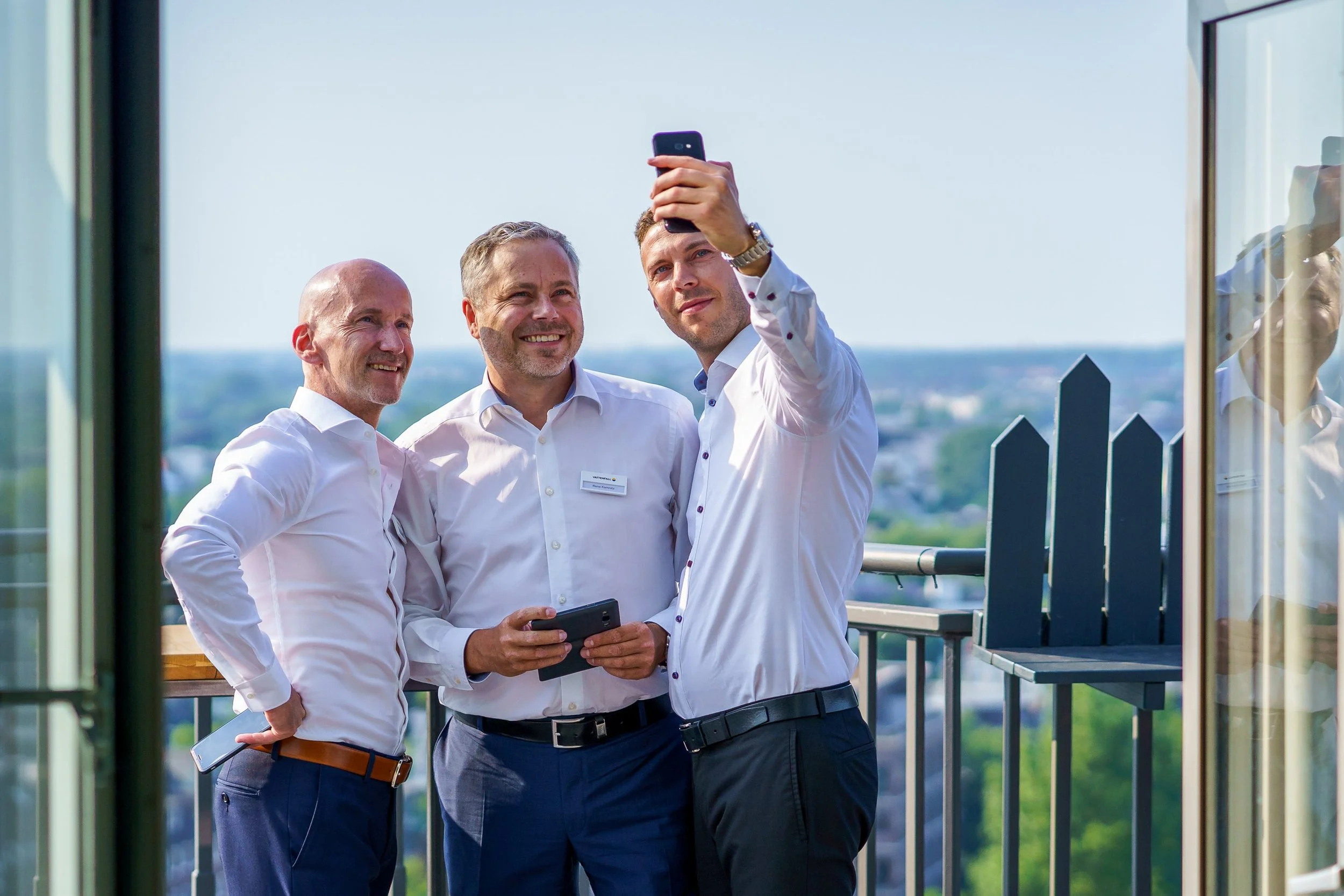 corporate-photography-hamburg-business-team-selfie-marc.jpg