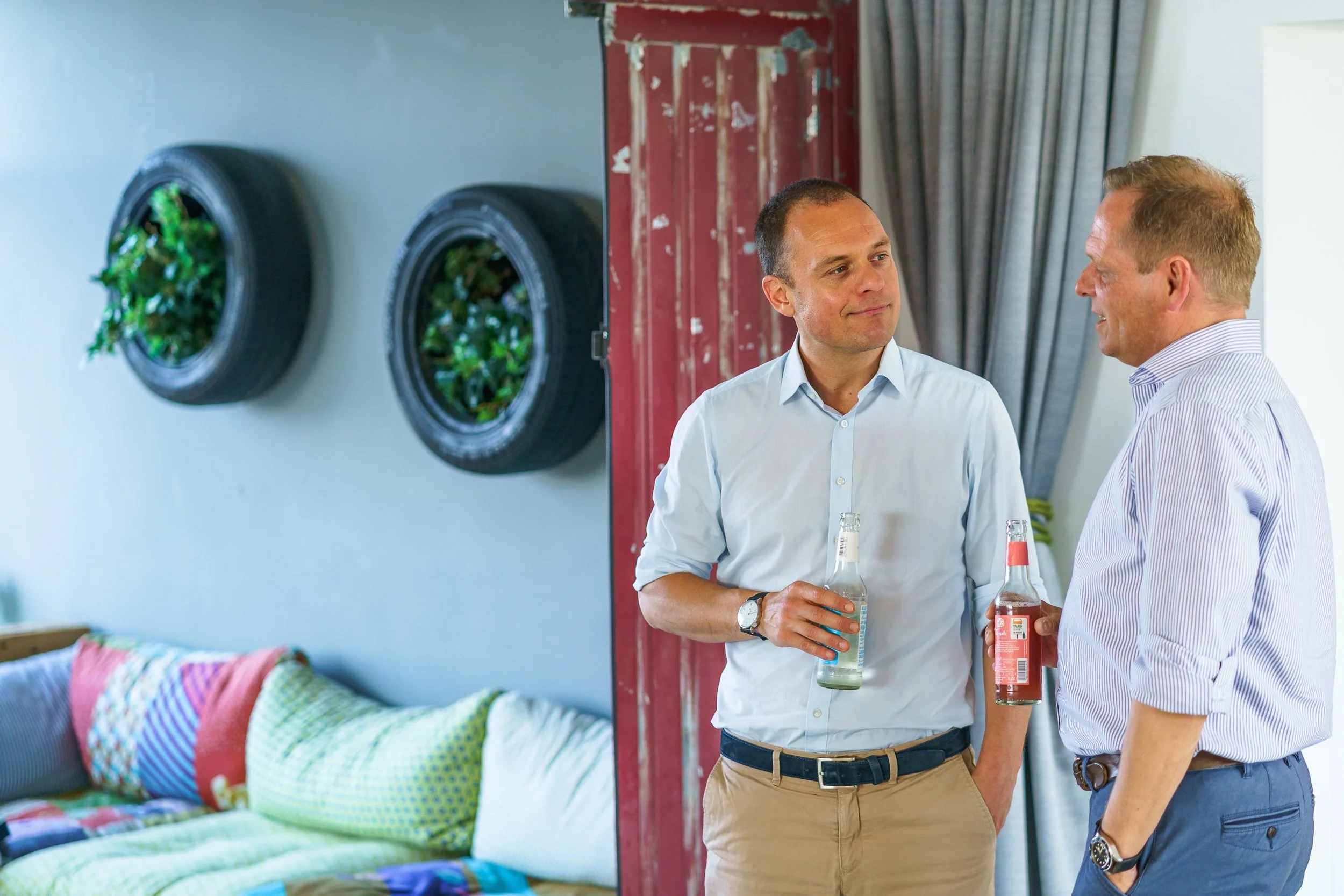 corporate-photography-hamburg-business-networking-conversation-marc.jpg