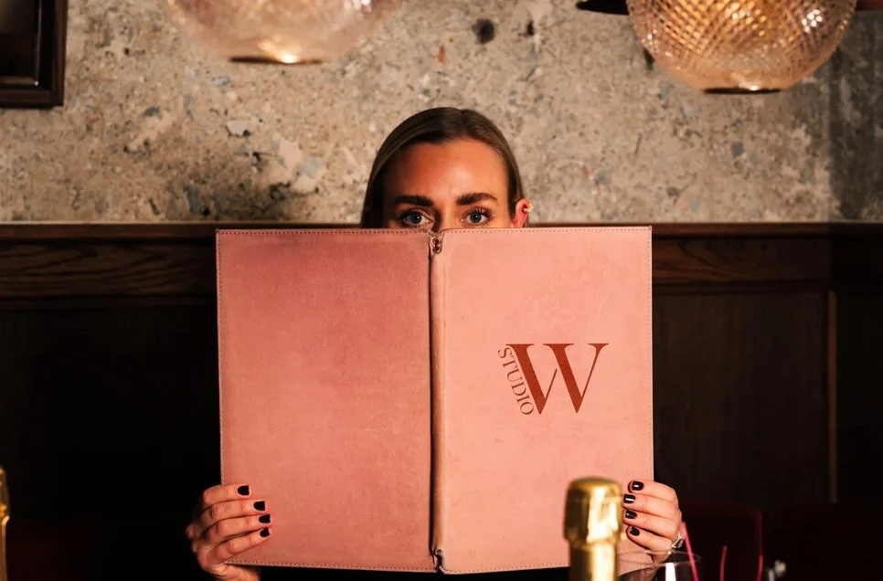 lifestyle-photography-stockholm-restaurant-menu-portrait-yannick.jpg