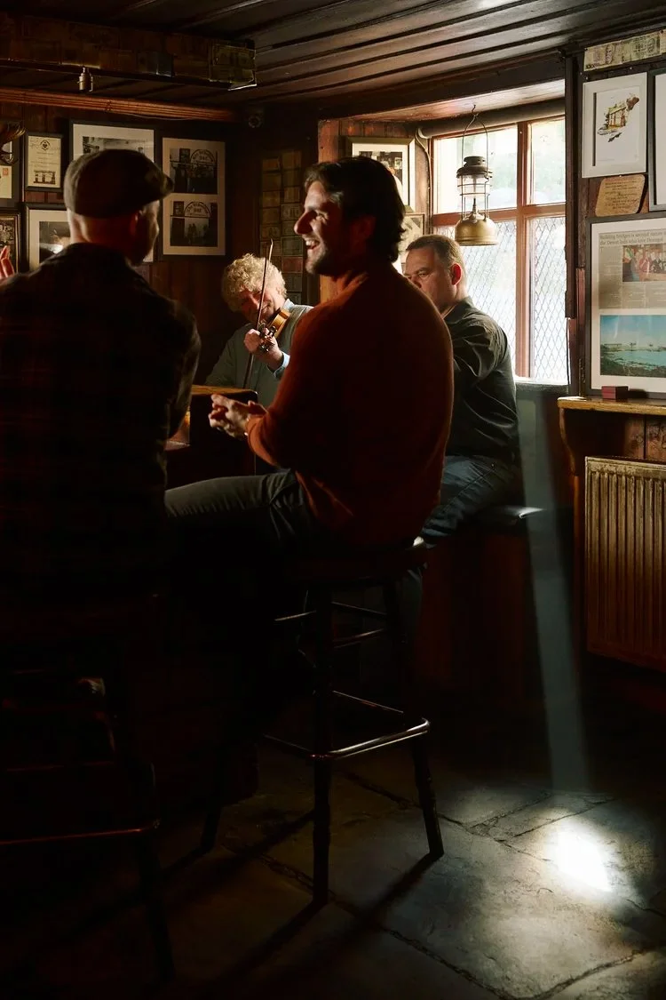 lifestyle-photography-dublin-pub-social-scene-killian.jpg