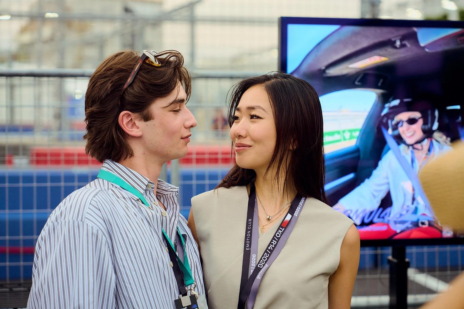 formula-e-tokyo-event-guests-trackside-conversation.jpg