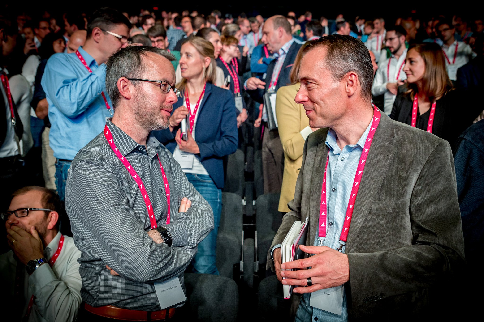 event-photography-brussels-business-networking-conversation-matteo.jpg