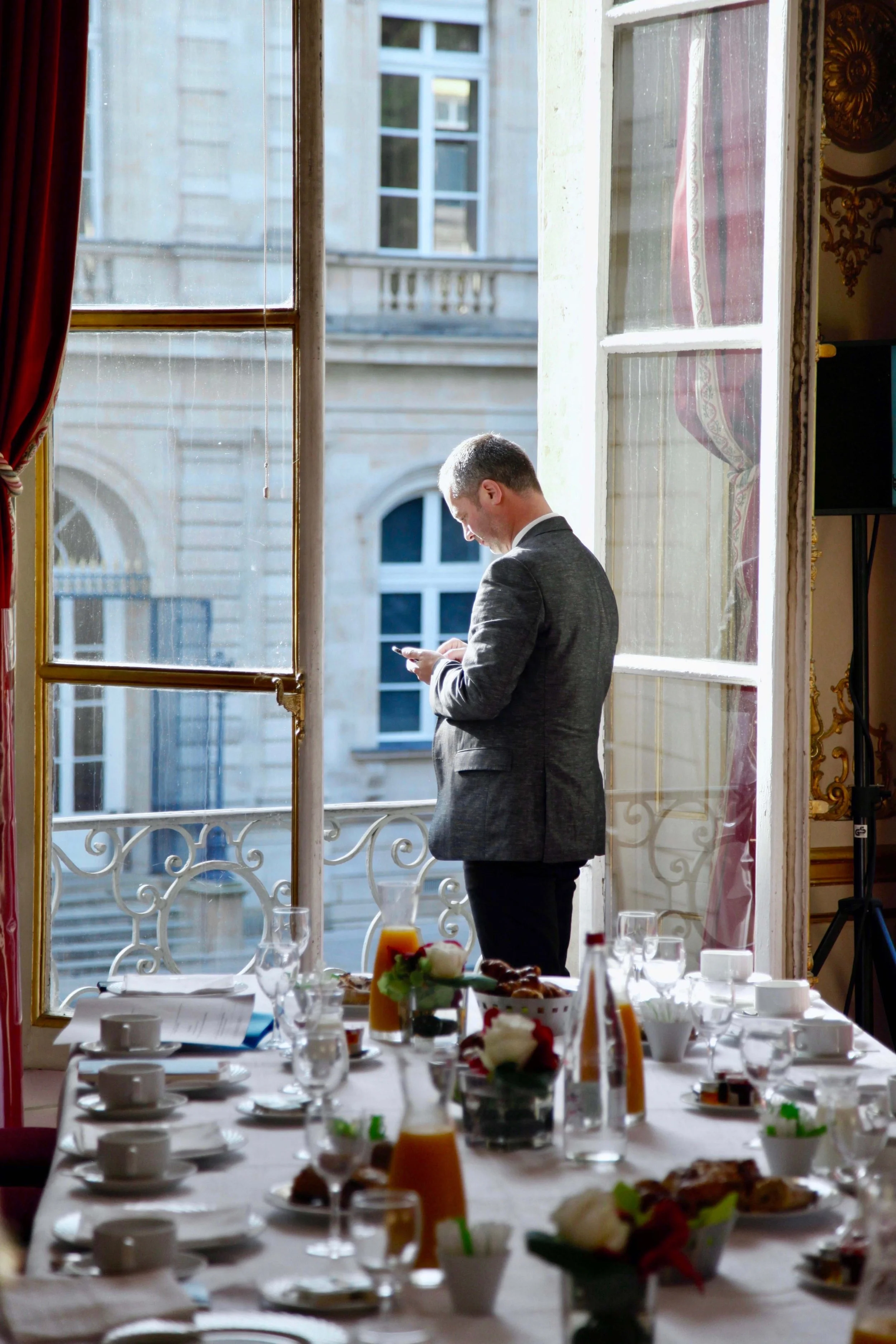 event-photography-boston-corporate-breakfast-speaker-leo-paul.jpg