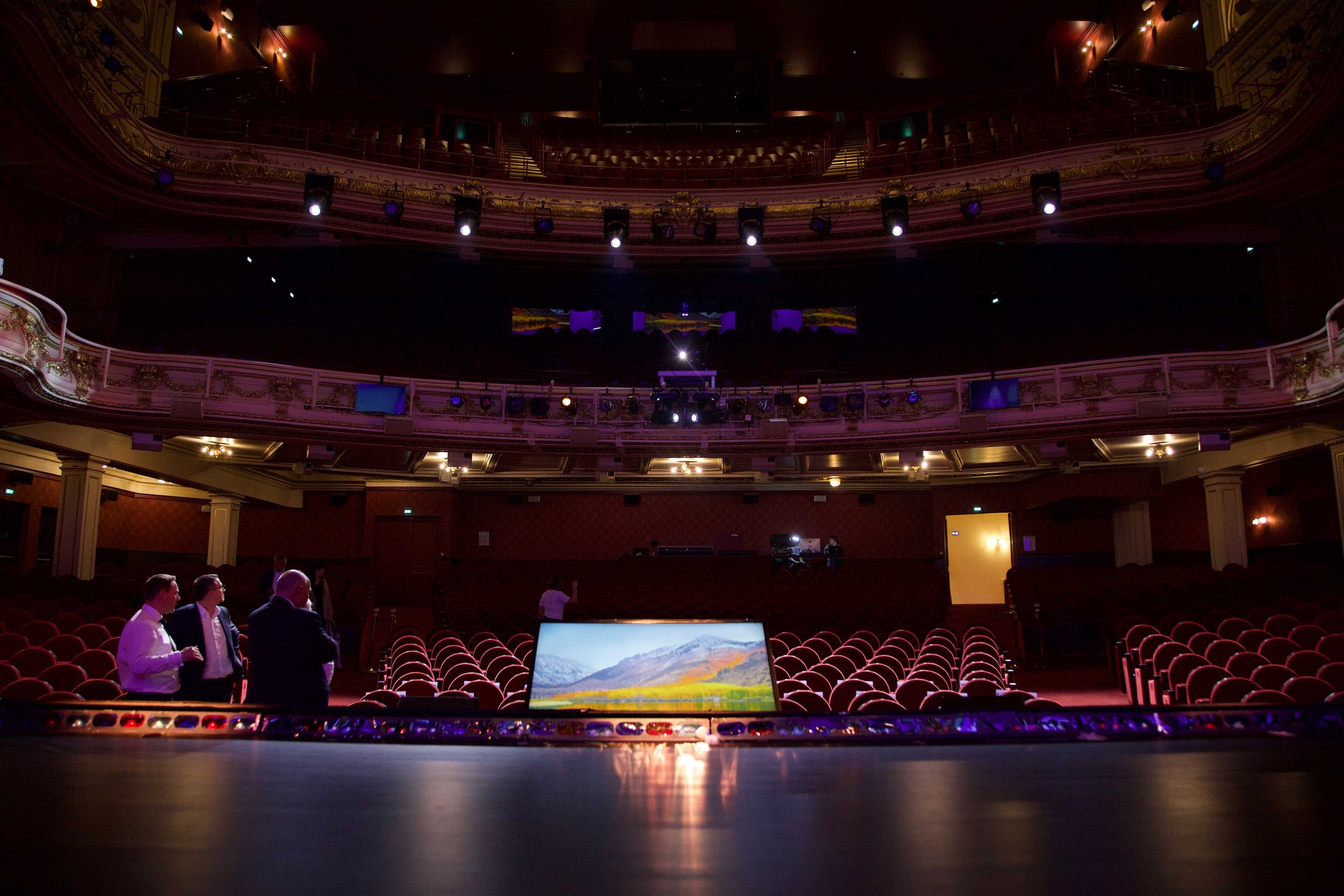 conference-photography-boston-theatre-stage-venue-leo-paul.jpg