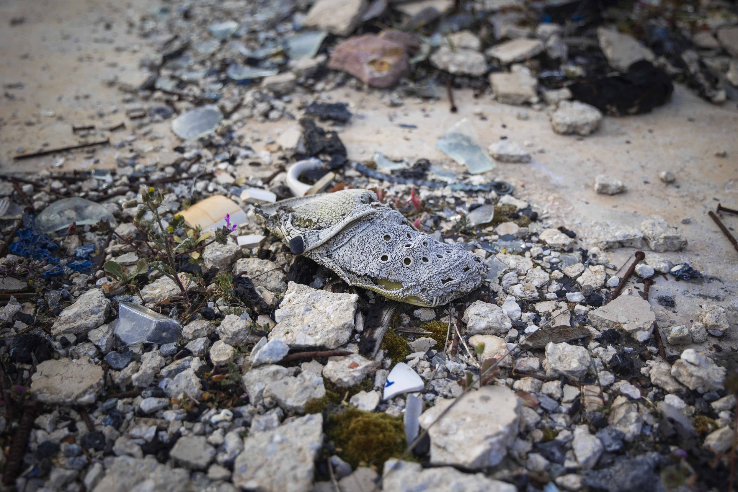 On September 8, 2020, after long months of forced confinement and with the appearance of the first cases of Covid-19, the entire Moria camp burned down, making international headlines.
The incident did not necessarily come as a surprise ⁠– several fi