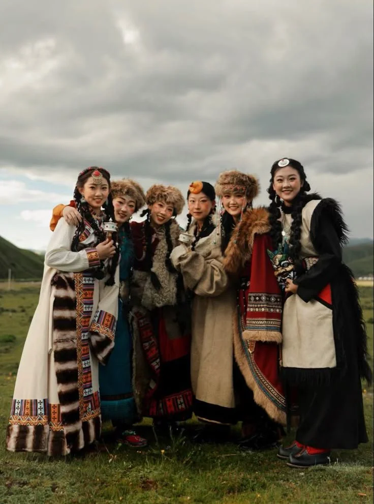 Tibetan Traditional Clothing|Ethnic Minorities in Southwest China.jpeg