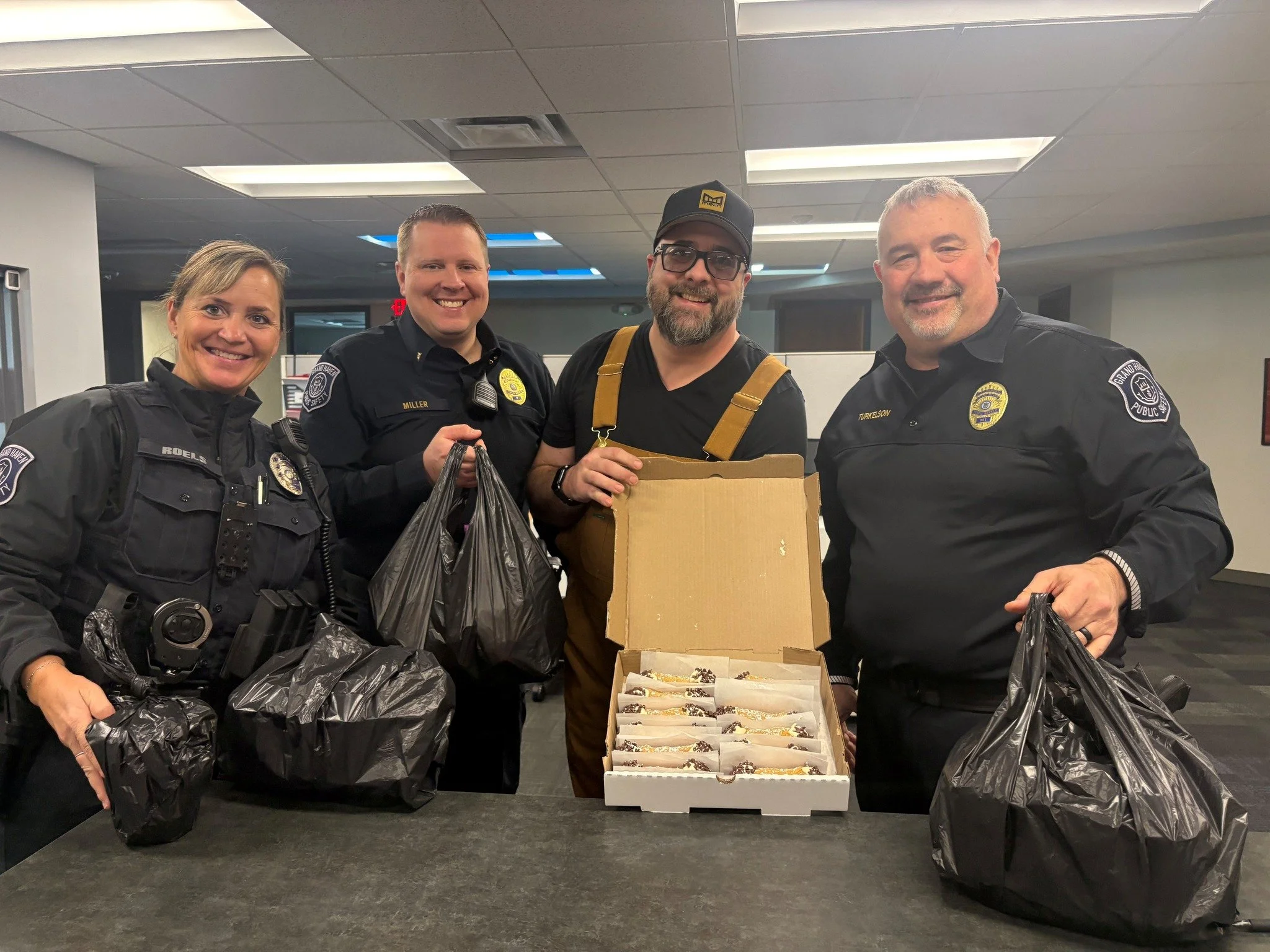 A big welcome and thank you to Owen from Melli's Deli for generously dropping off lunch for our officers today. We truly appreciate the support and generosity from our community!