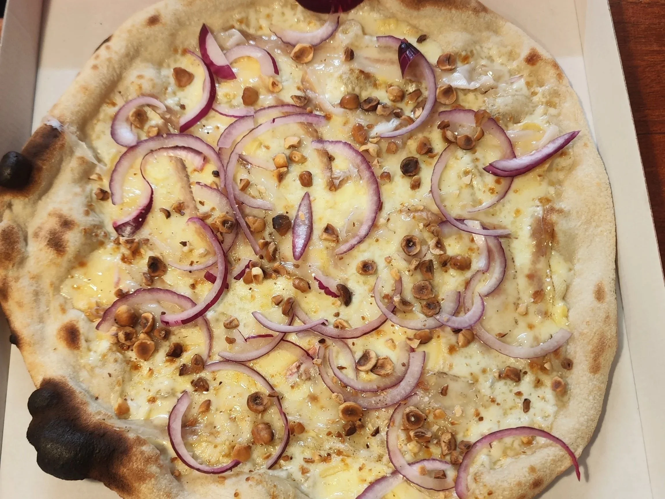 La pizza Fondante, un clin d'oeil à la "savoyarde" avec reblochon et lardo di colonnata