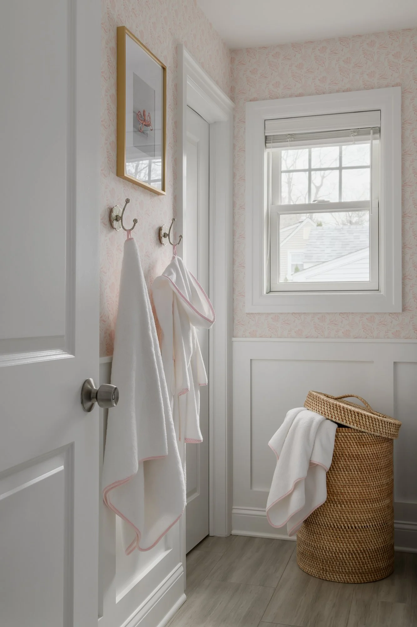 nj-girls-bathroom-interior-design