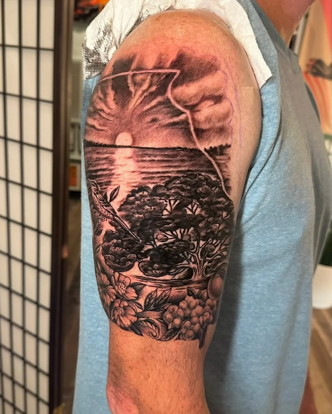 Walk-in cover up using elements of Georgia - including a photo of Lake Hartwell that he took himself! One afternoon can wipe away 22 years. Call or text us for appointments or same-day availability 📲 (706) 240-0062 🐇 @lennytmw 
&bull;
#georgiatatto
