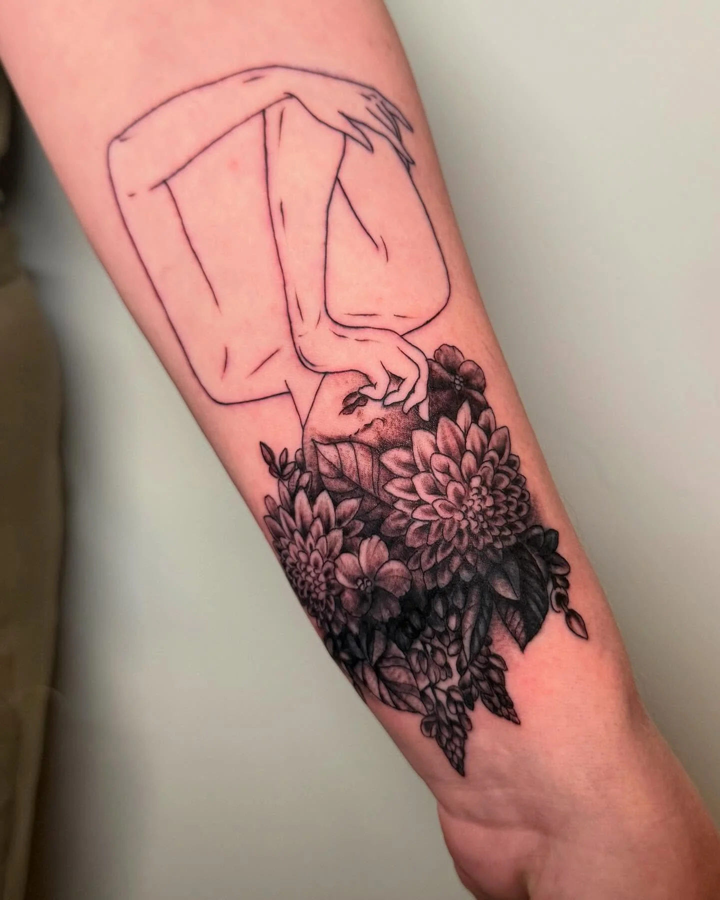 You don&rsquo;t have to live with an unwanted tattoo! Custom cover-up with blue bonnets and dahlias done recently by Lenny. Walk-ins welcome! Send us a text or go to our website to book an appointment 📲 (706) 240-0062💐 Open Wednesday-Monday&rsquo;s