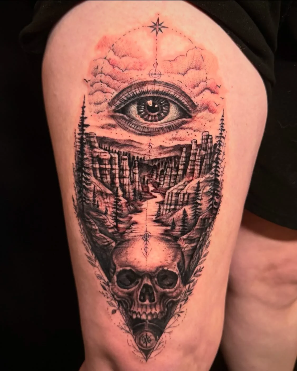 A little nod to the glory of Bryce Canyon - thanks for l👁️👁️king!! Appointments and walk-ins welcome, Wednesdays-Sundays 🐇 @tomorrow_tattoo by @lennytmw