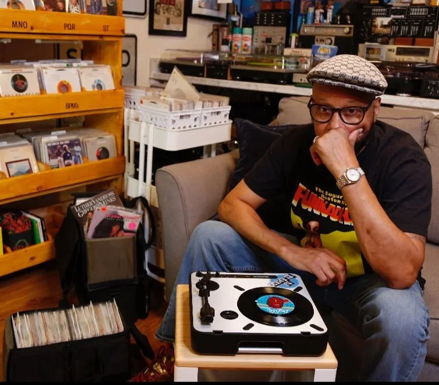 Friends in Frequency – FEAT. Lonnie "EL" Amado