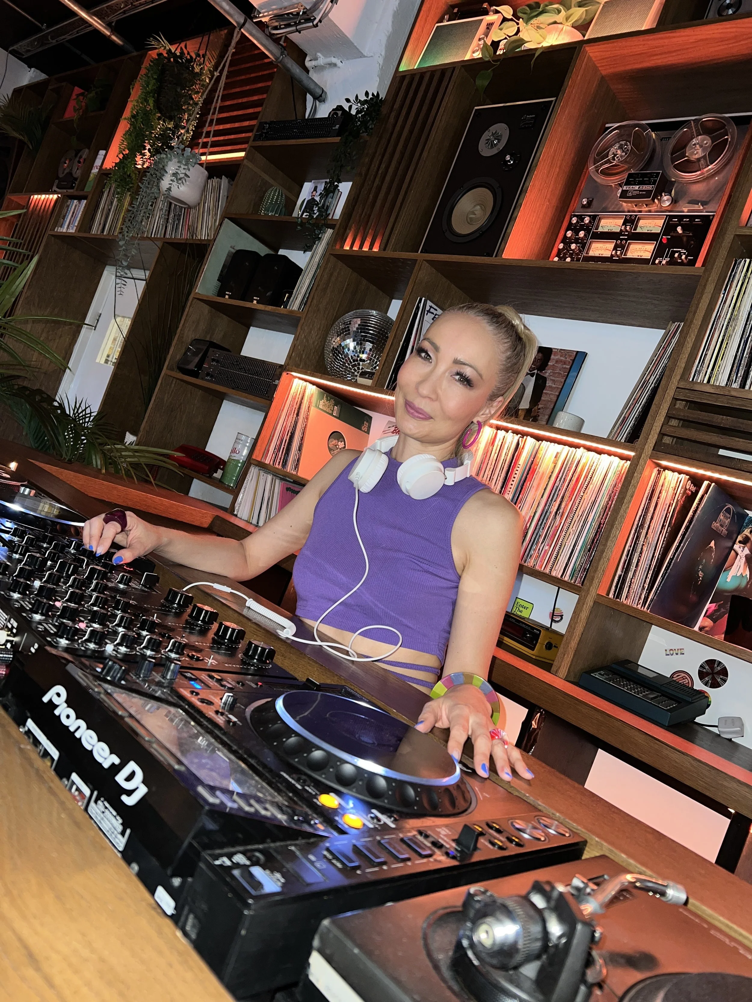 saturday – LATE NIGHT LOU’S – ft. dj saucy lady