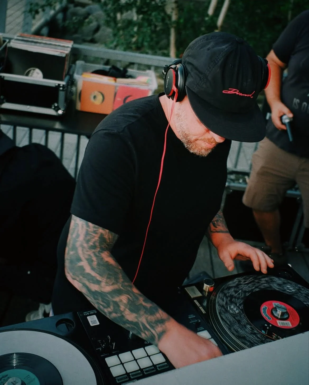 LATE NIGHT LOU’S – ft. dj FRANK WHITE