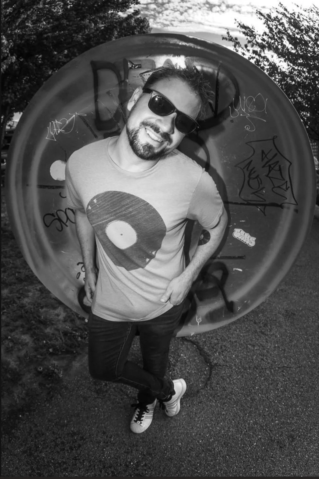 monday – friends in frequency – ft. dj J-wall – in the lounge