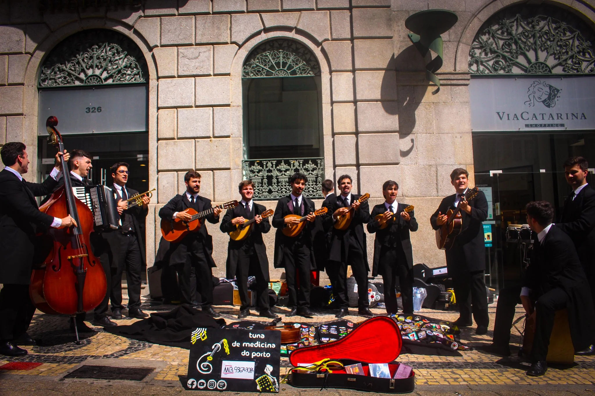 WEDNESDAY – Tuna de Medicina do Porto – in the performance space