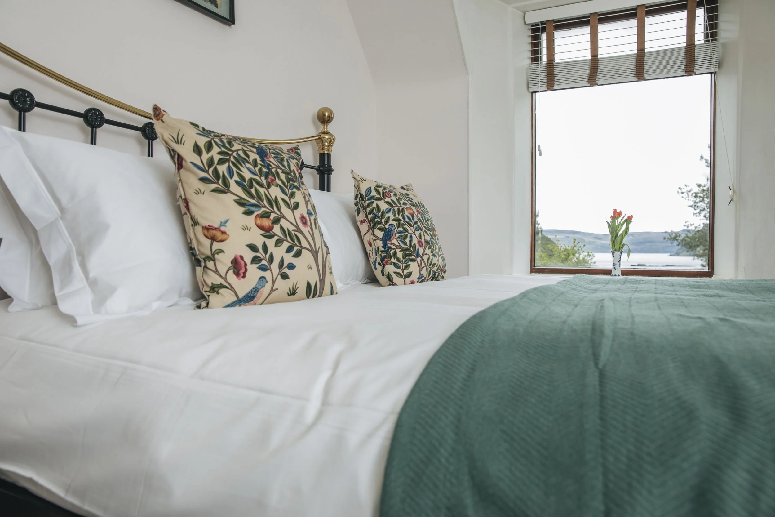 The Blue House self catering portree ensuite bedroom (3).jpg