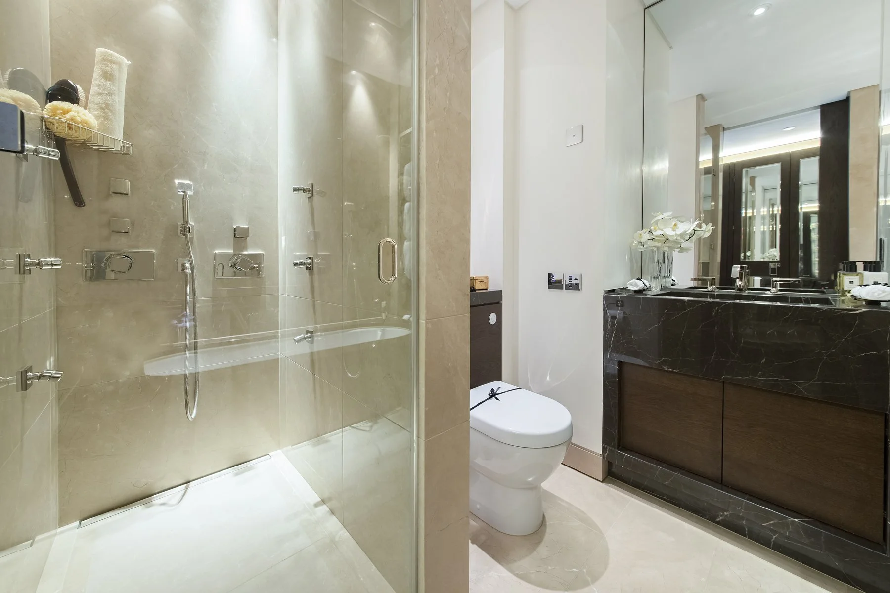 Iles Apartment 02.3 One Hyde Park (15).jpg