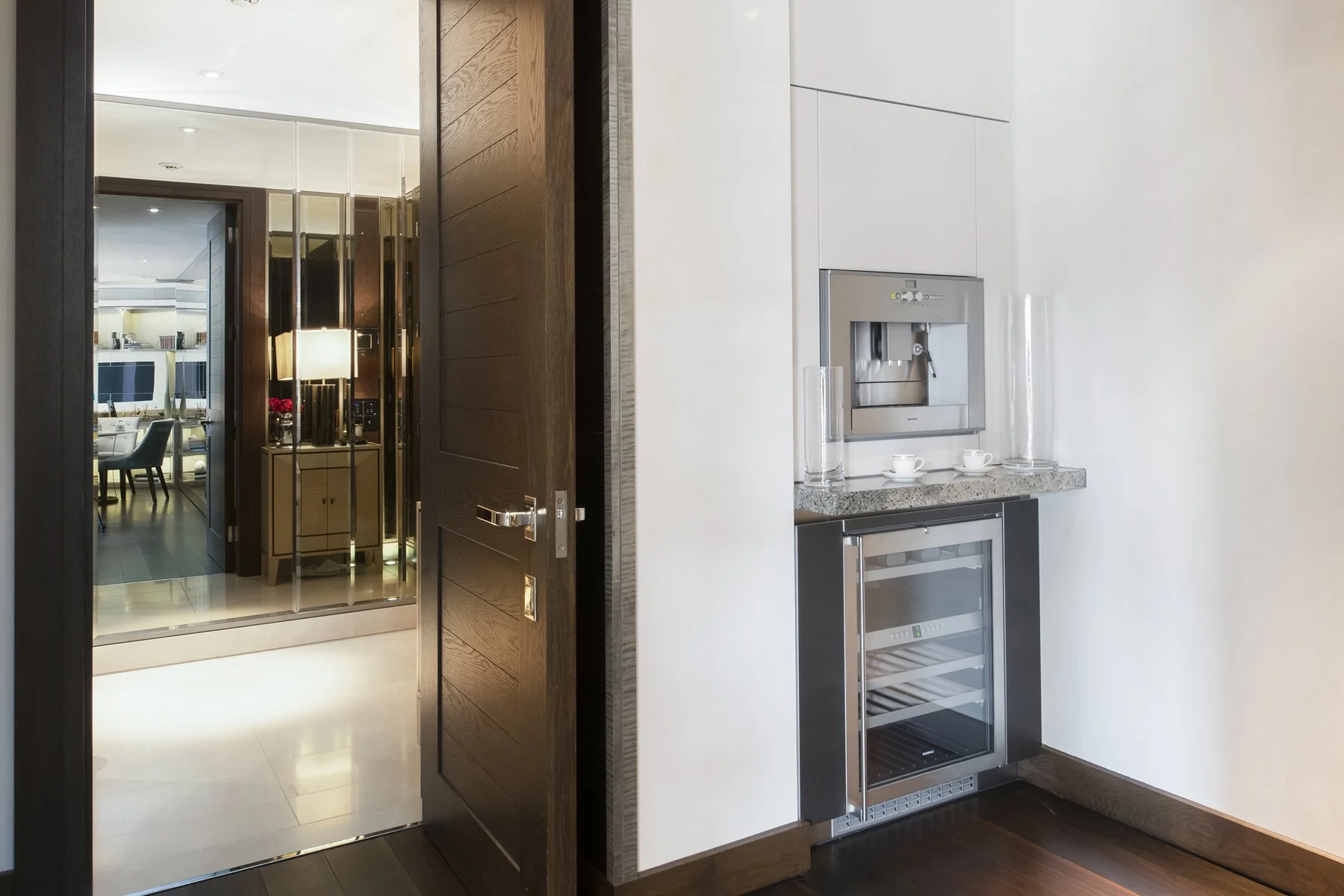 Iles Apartment 02.3 One Hyde Park (20).jpg