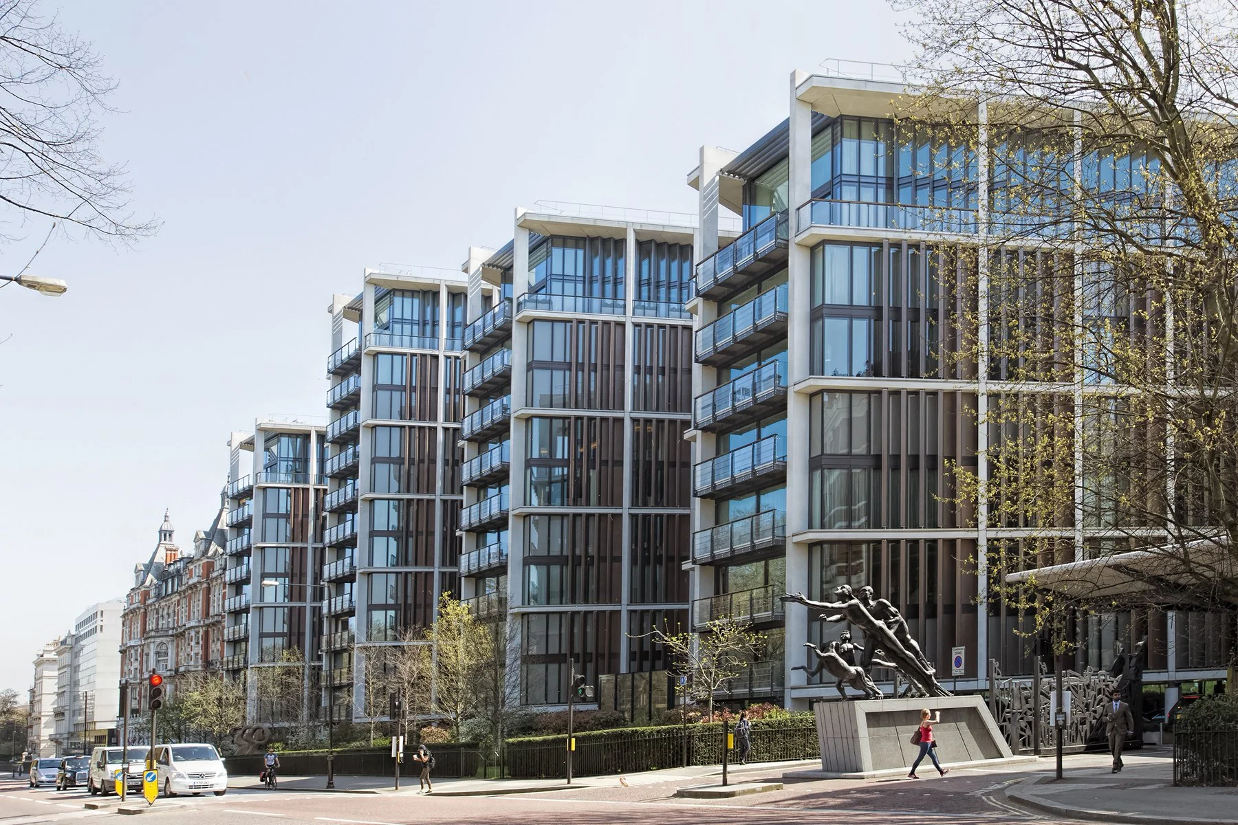 Iles Apartment 02.3 One Hyde Park (1).jpg