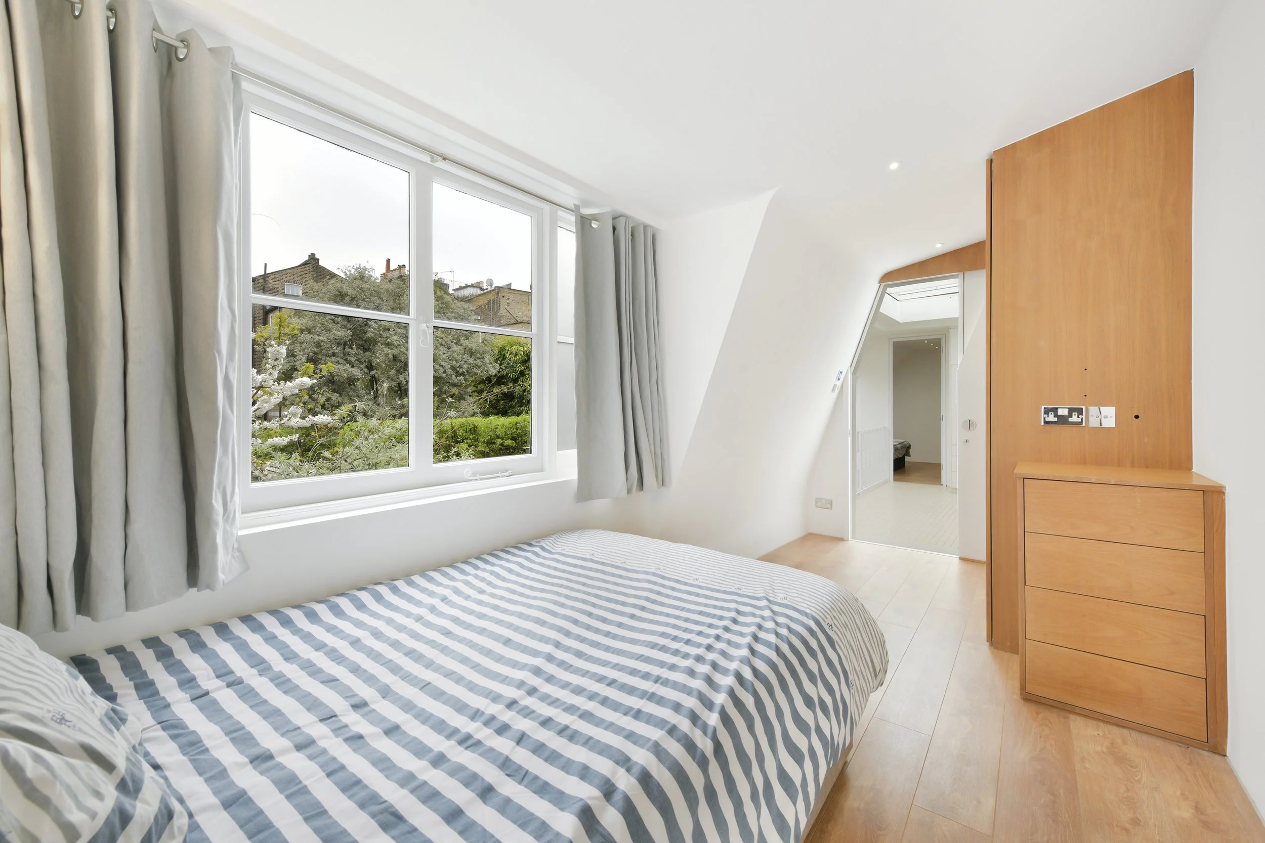Iles, 6a Shaftesbury Villas, Allen Street (17).jpg