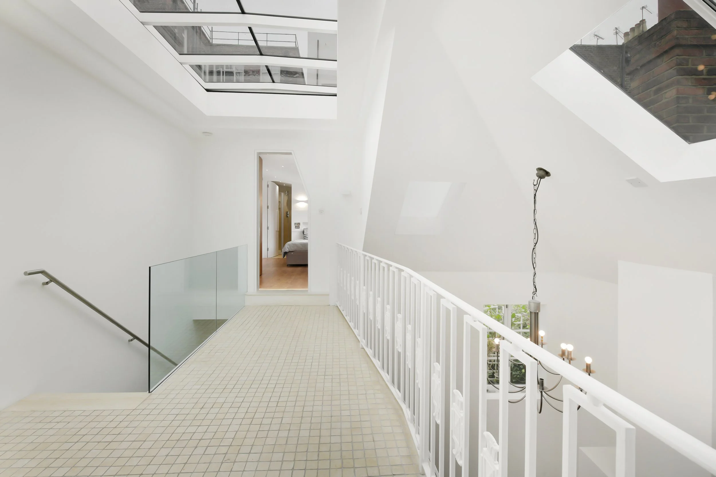 Iles, 6a Shaftesbury Villas, Allen Street (15).jpg