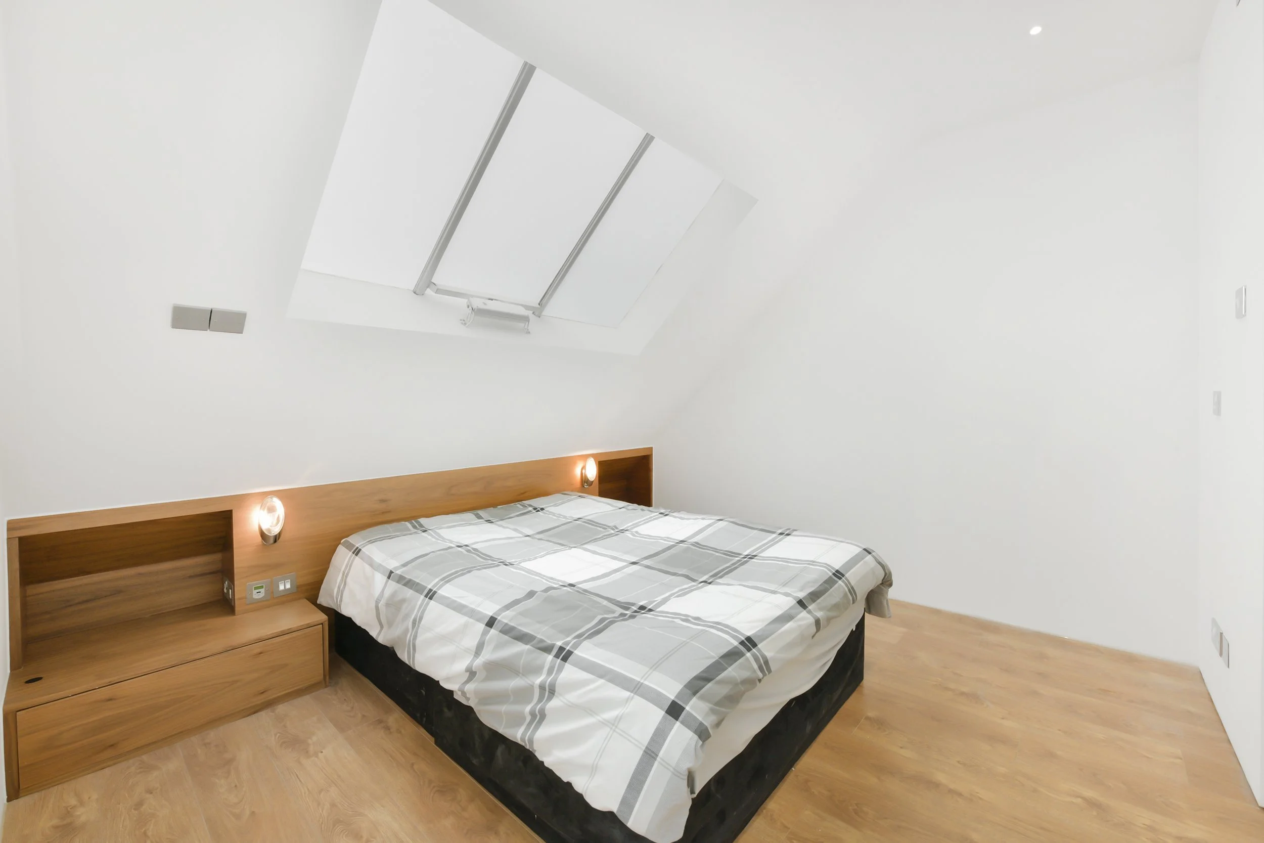Iles, 6a Shaftesbury Villas, Allen Street (12).jpg