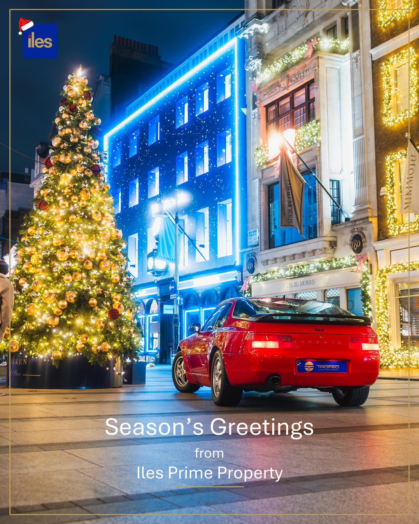 Season&rsquo;s Greetings from the team at Iles Prime Property! 🎄🥂

📸 by @charlieb.photography 
- 
#seasonsgreetings #mayfair #london #merrychristmas #happynewyear