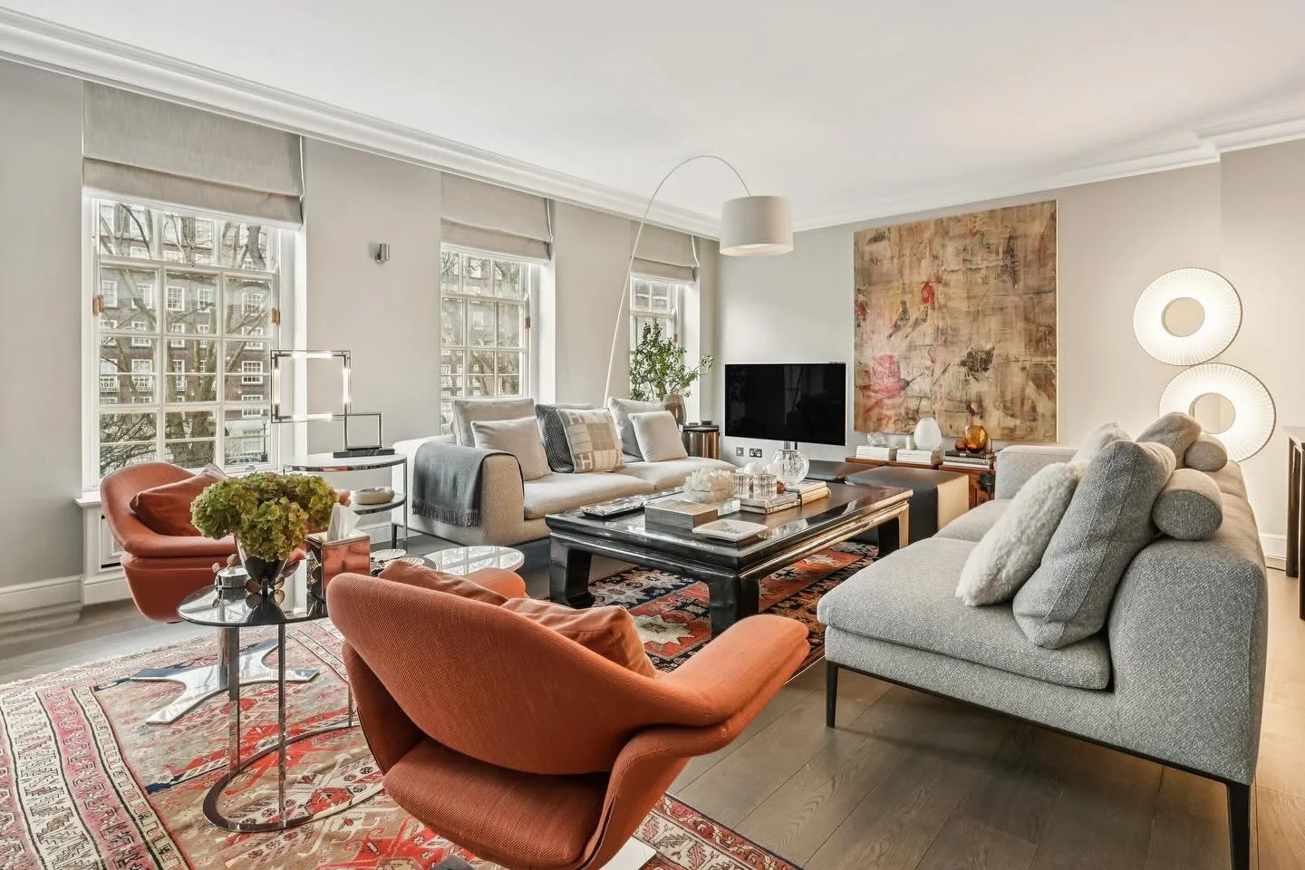 For Sale - A prime second floor apartment with 24-hour porterage, located in the heart of Knightsbridge on Lowndes Square

- Master bedroom suite
- Second double bedroom with ensuite bathroom
- Third double bedroom
- Shower room 
- Double reception r