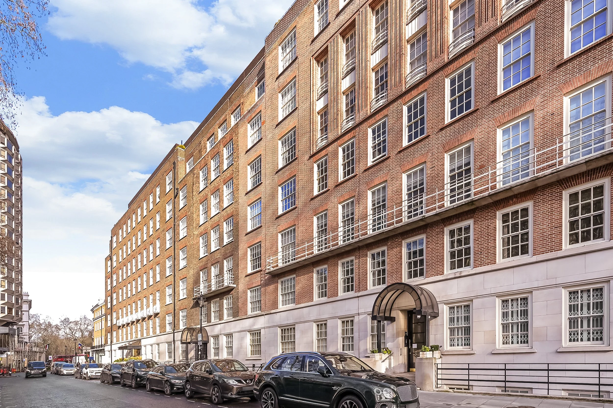 15. Flat 8, 10 Lowndes Square (1).JPG