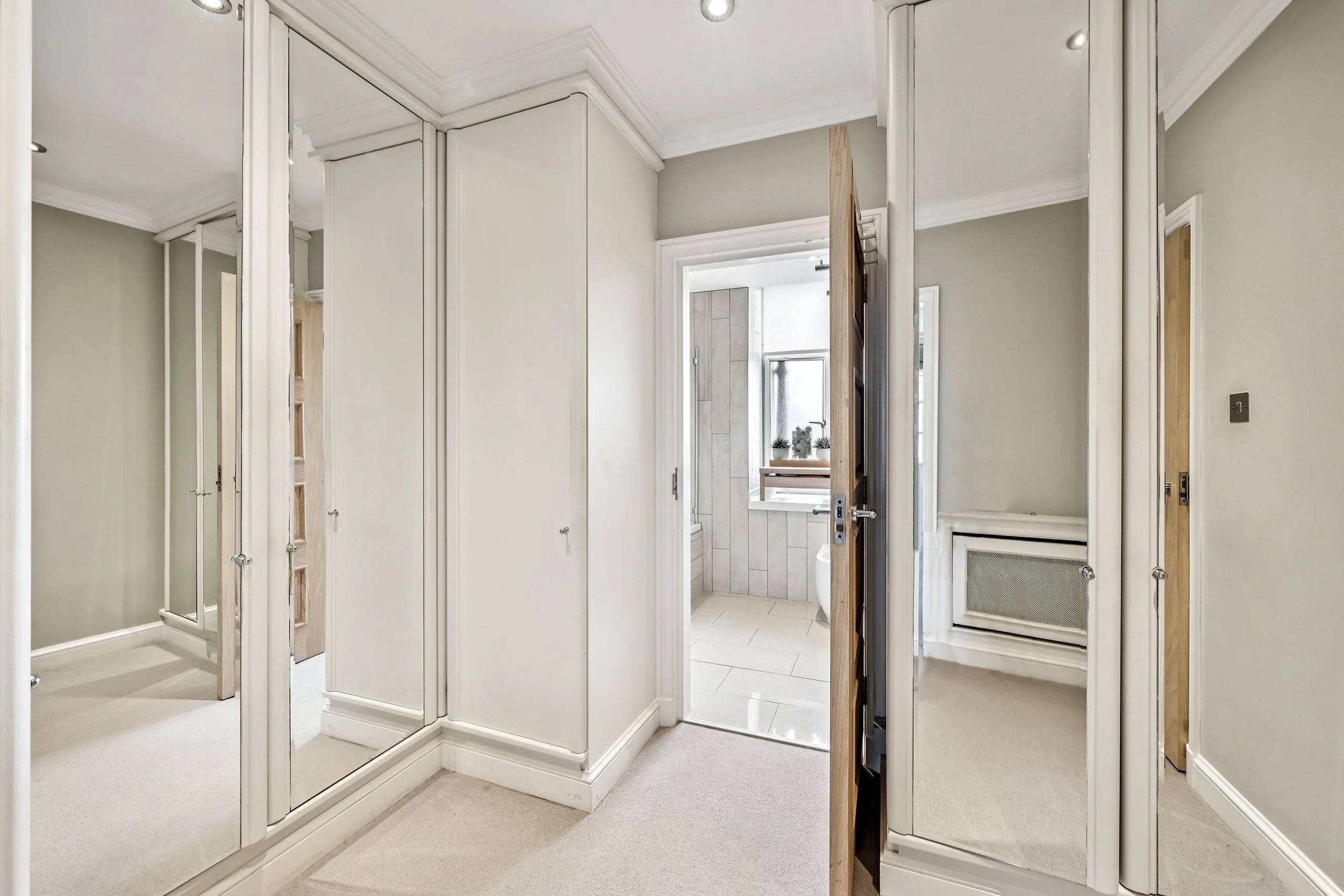 9. Flat 8, 10 Lowndes Square (13).jpg