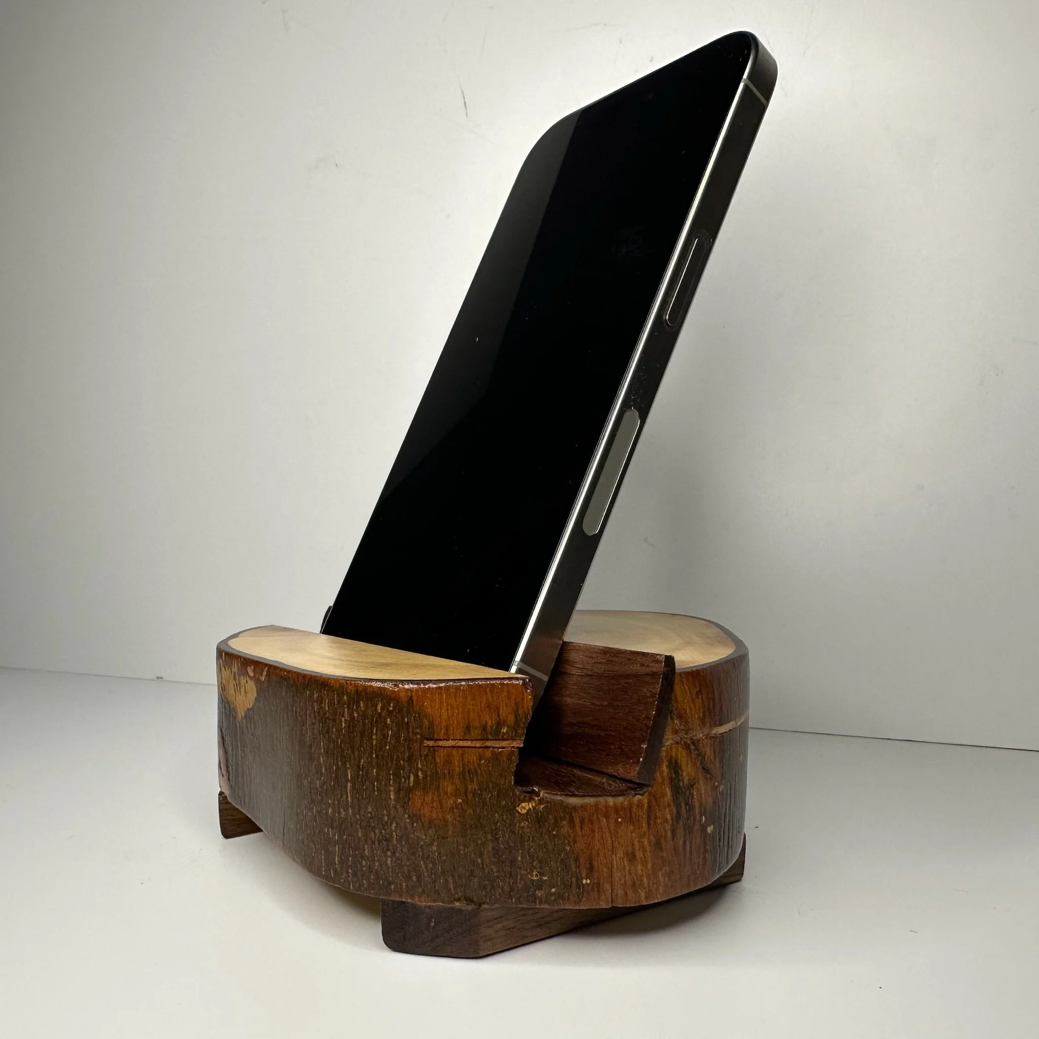 log phone stand 5.JPG