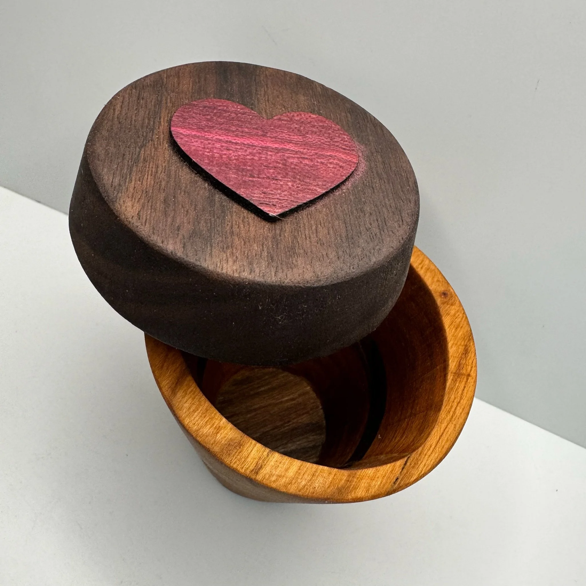 box heart lid 1a.JPG