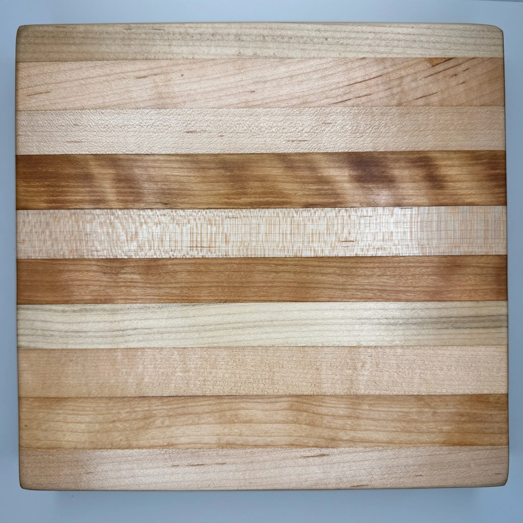edge grain cutting board maple cherry.JPG