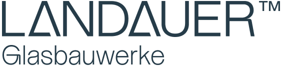 Logo mit dem Text 'LANDLAUER Glasbauwerke' in schwarzen Buchstaben auf hellem Hintergrund