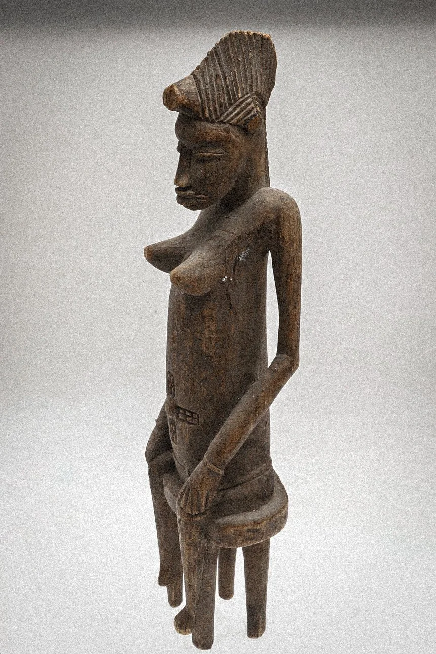 A WEST AFRICAN FIGURE OF A WOMAN SITTING ON A STOOL_03.jpg
