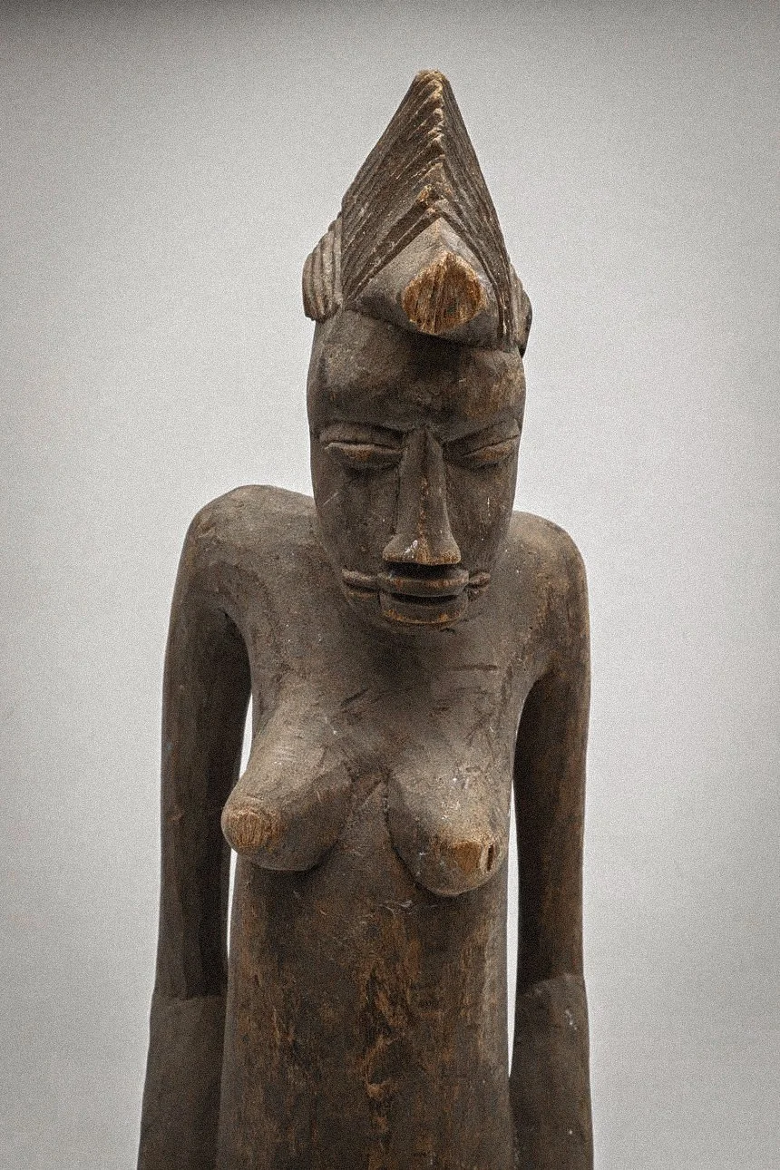 A WEST AFRICAN FIGURE OF A WOMAN SITTING ON A STOOL_05.jpg