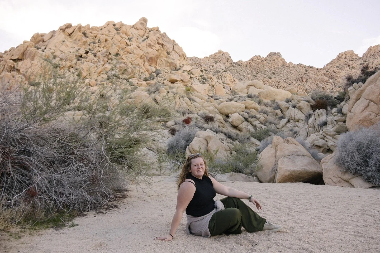 If you see me in full cheese mode, smiling, I&rsquo;m probably with an amazing group of people. Good energy, laughter, and connection always brings out the happiest version of me. ✨ 

(Thank you @playfulembodiment for capturing me in my element 🤍)