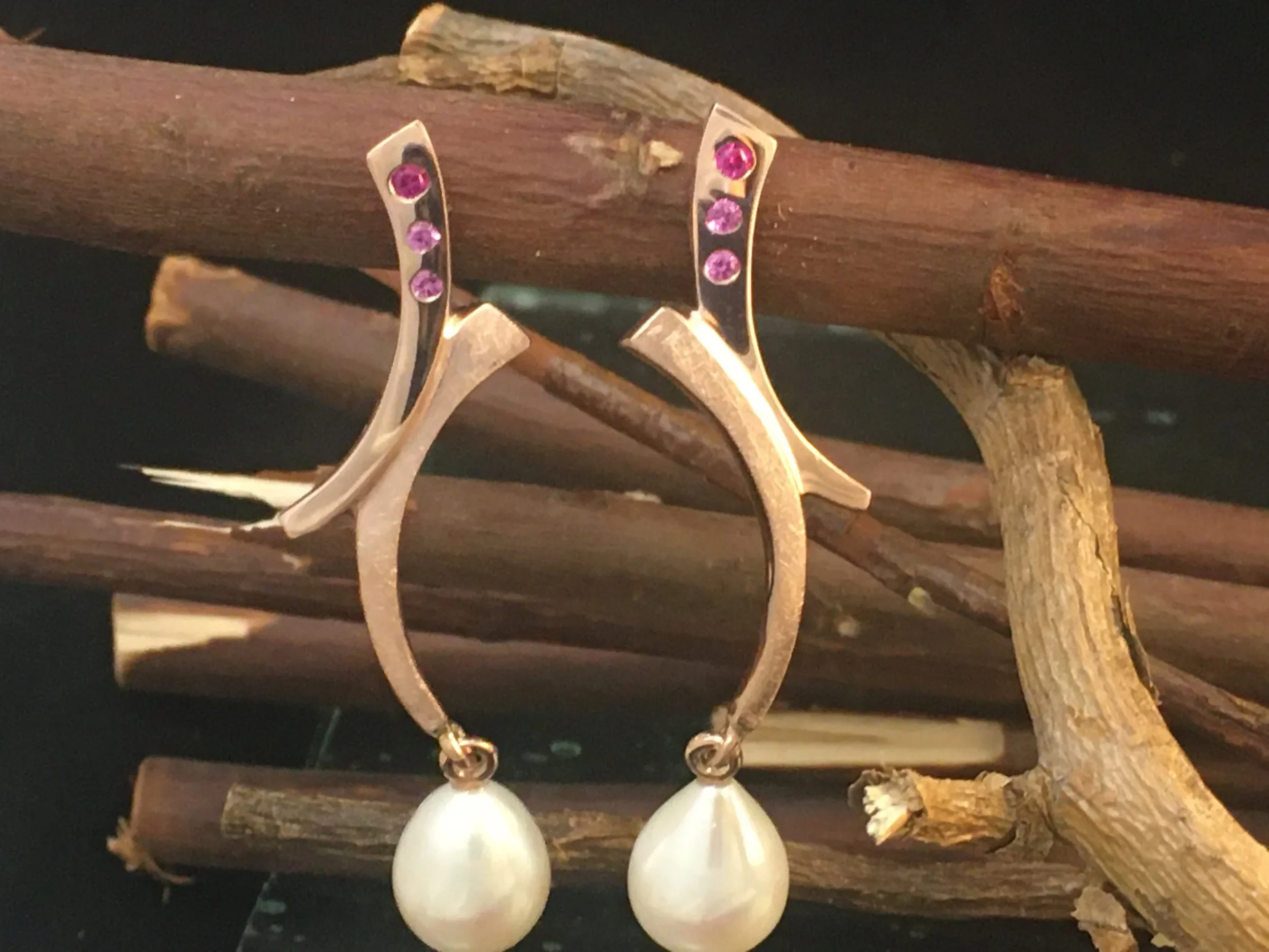 rose+gold+sapphire+and+pearl+earrings+1.webp