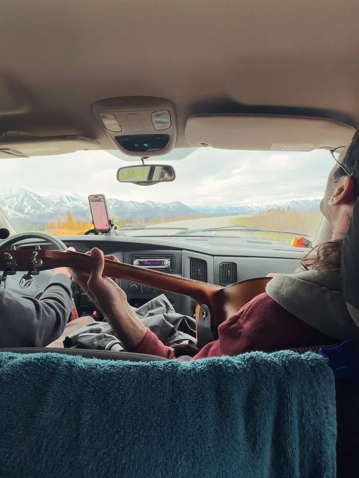 Look mom, we made it to Alaska! Next stop, @clearskylodgeak TONIGHT🎻🪕🫎