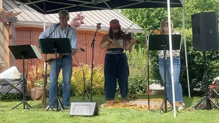 Ya&rsquo;ll. Look how cute my dad is singin&rsquo; his heart out. He rocks. What a way to spend Father&rsquo;s Day last month. Thanks @dineen_vineyards for having us! 🤠