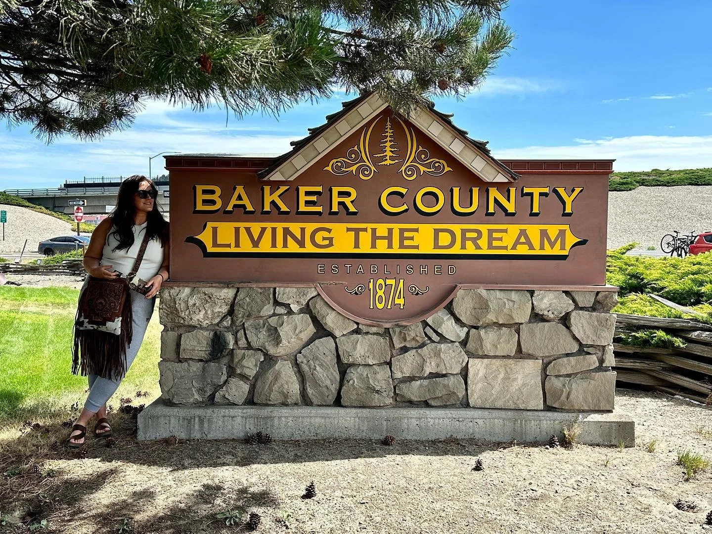 Livin&rsquo; the dream on tour with @thembadgers &mdash; give us a follow if ya haven&rsquo;t already! 🎵🎻🚘