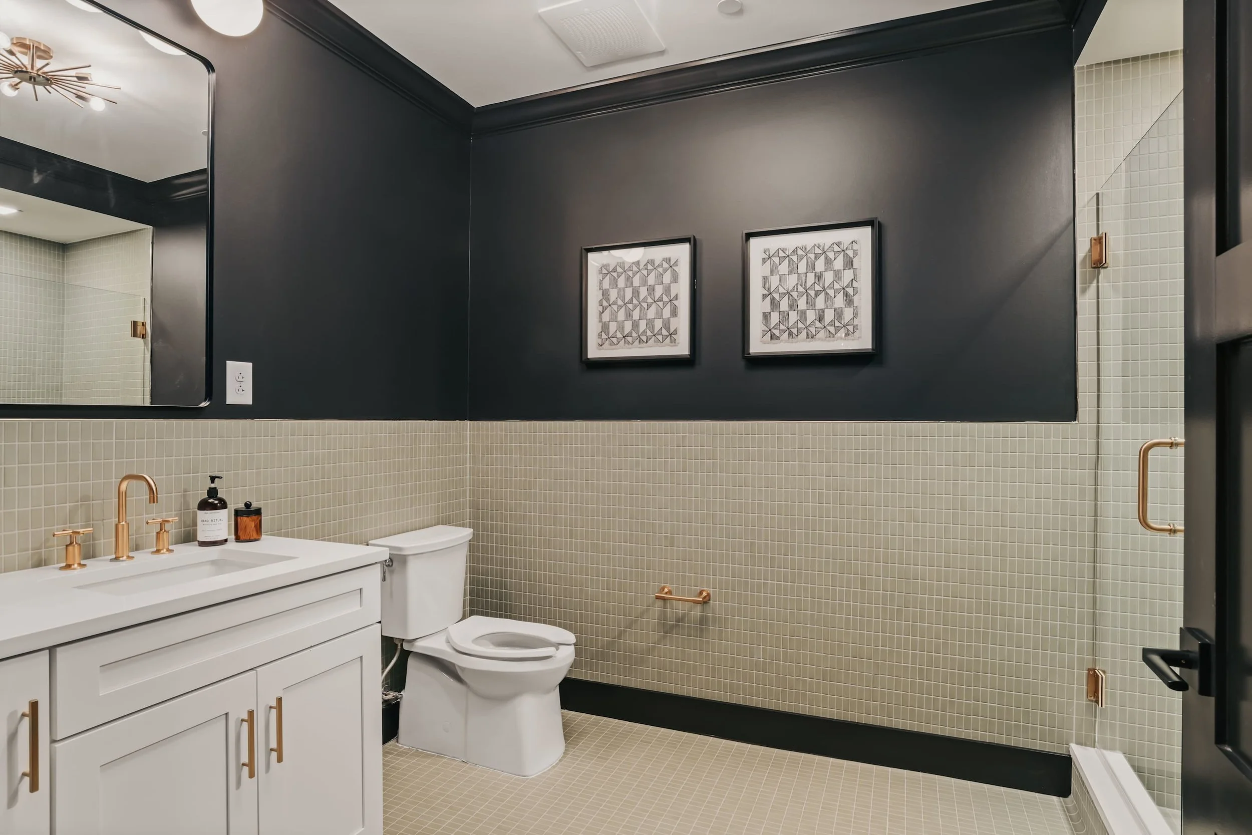 starr-piano-suites-highball-bathroom.jpg
