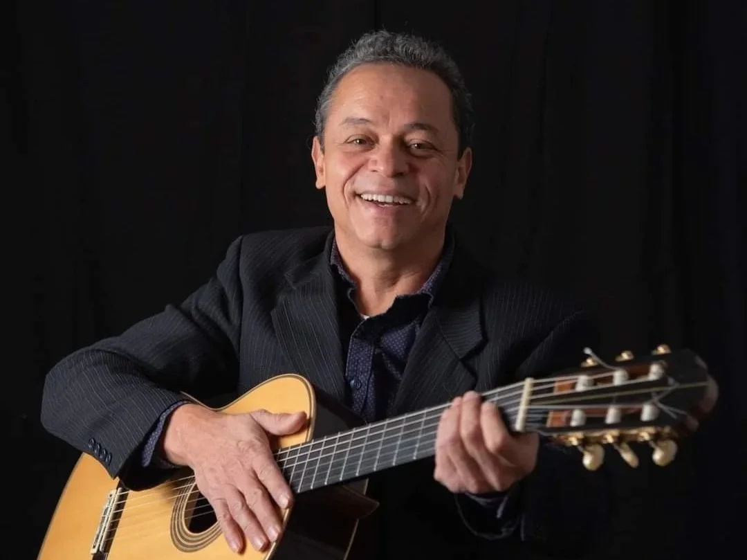 Live Music: Moises Borges