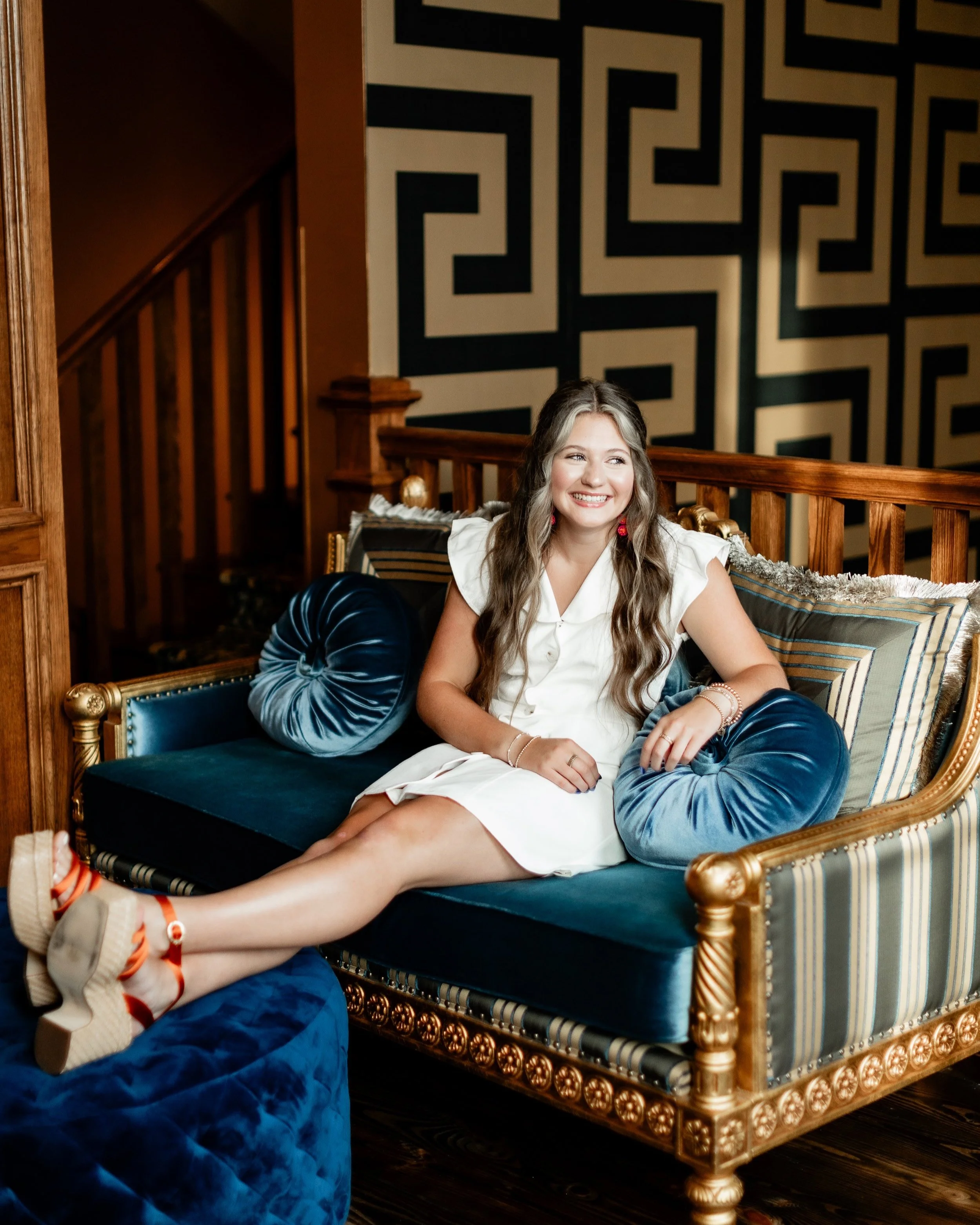tomball-senior-girl-portrait-indoor-senior-session-pa-smith-hotel